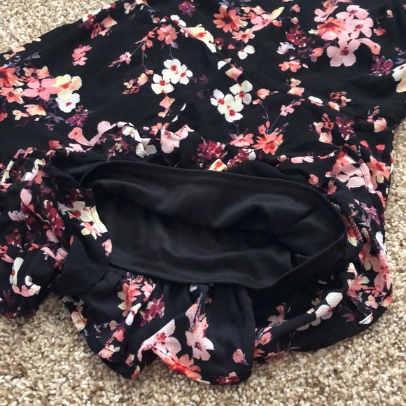 Blu Pepper Romper - Picture 3 of 3